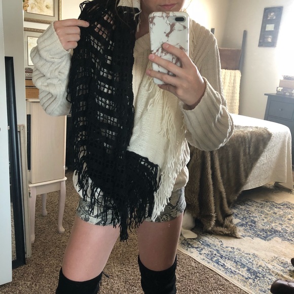 knit b+w infinity scarf - Picture 6 of 6